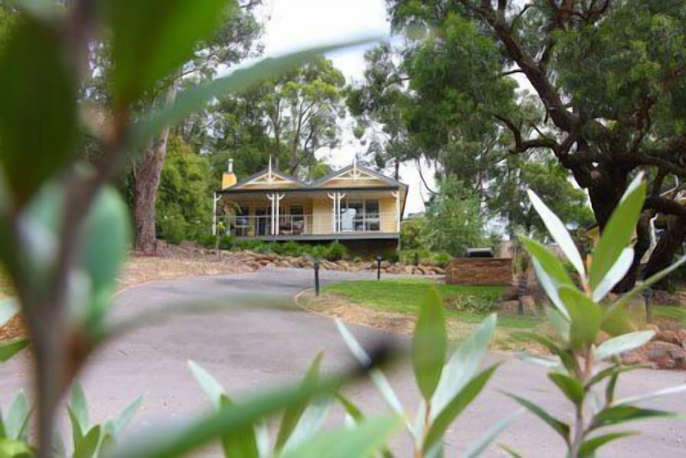 3 KINGS BED AND BREAKFAST 18/24