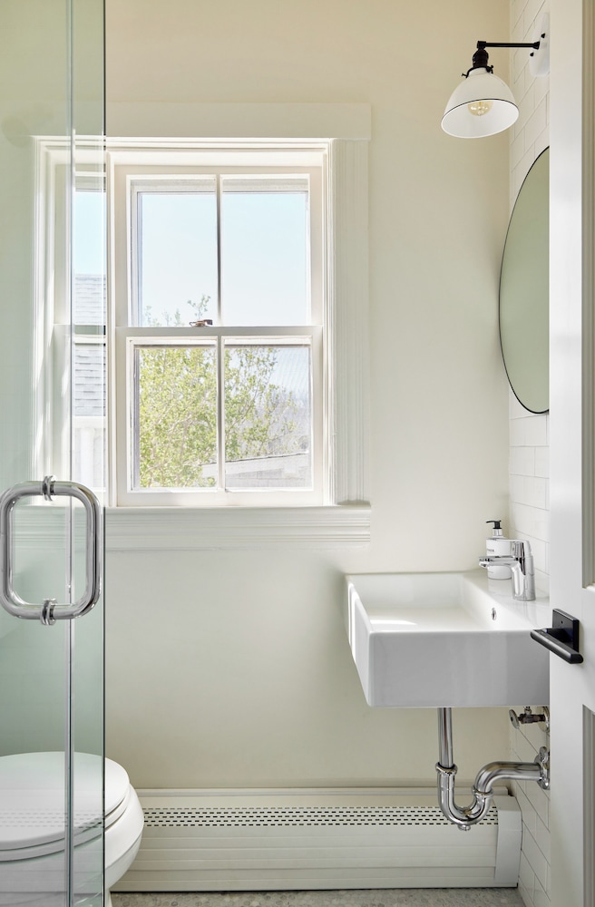 Block Island Beach House 49/50