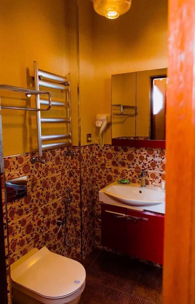 Royal Antique Hotel 47/50