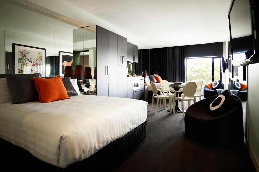 2 BEDROOMS, DUAL KEY