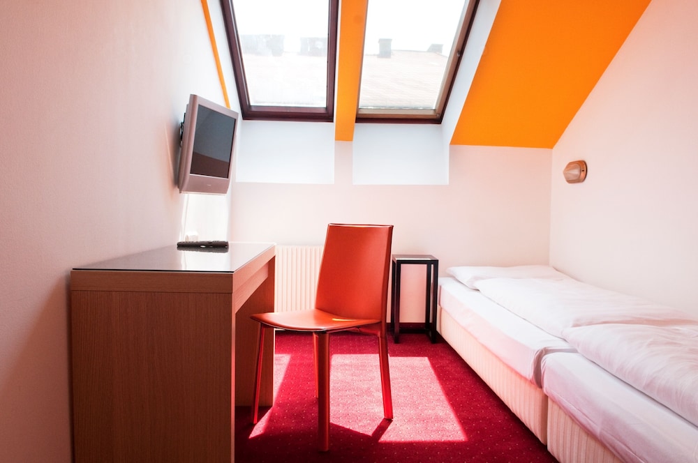 ECONOMY, TWIN BEDS