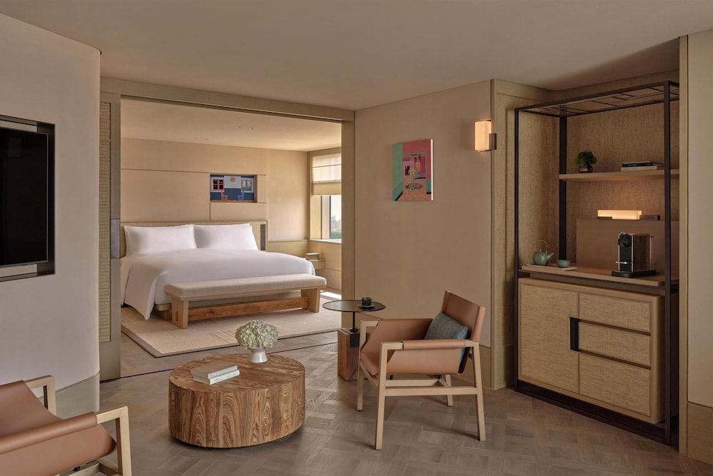 Pavilion, Suite, King Bed