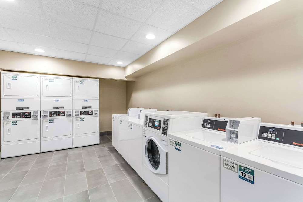 Everhome Suites Lexington - Horse Park 3/36