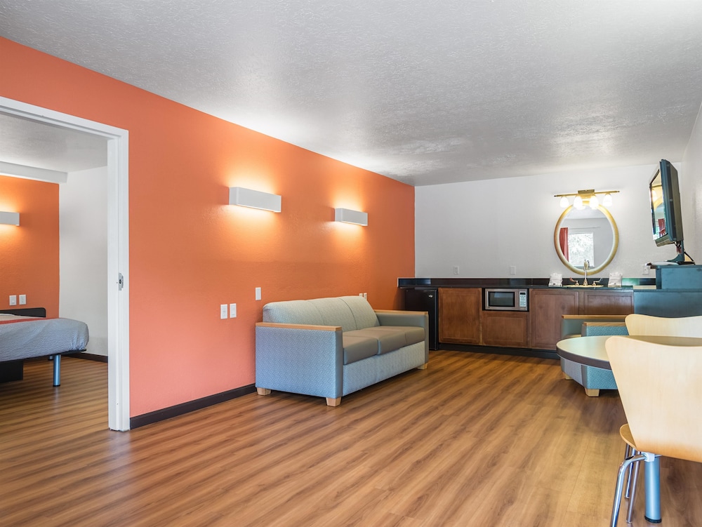 Motel6 Columbus, OH - OSU 42/54