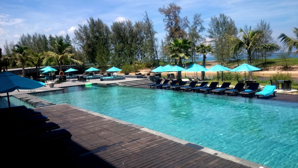 Le Coral Beach Resort And Cafe 74/79