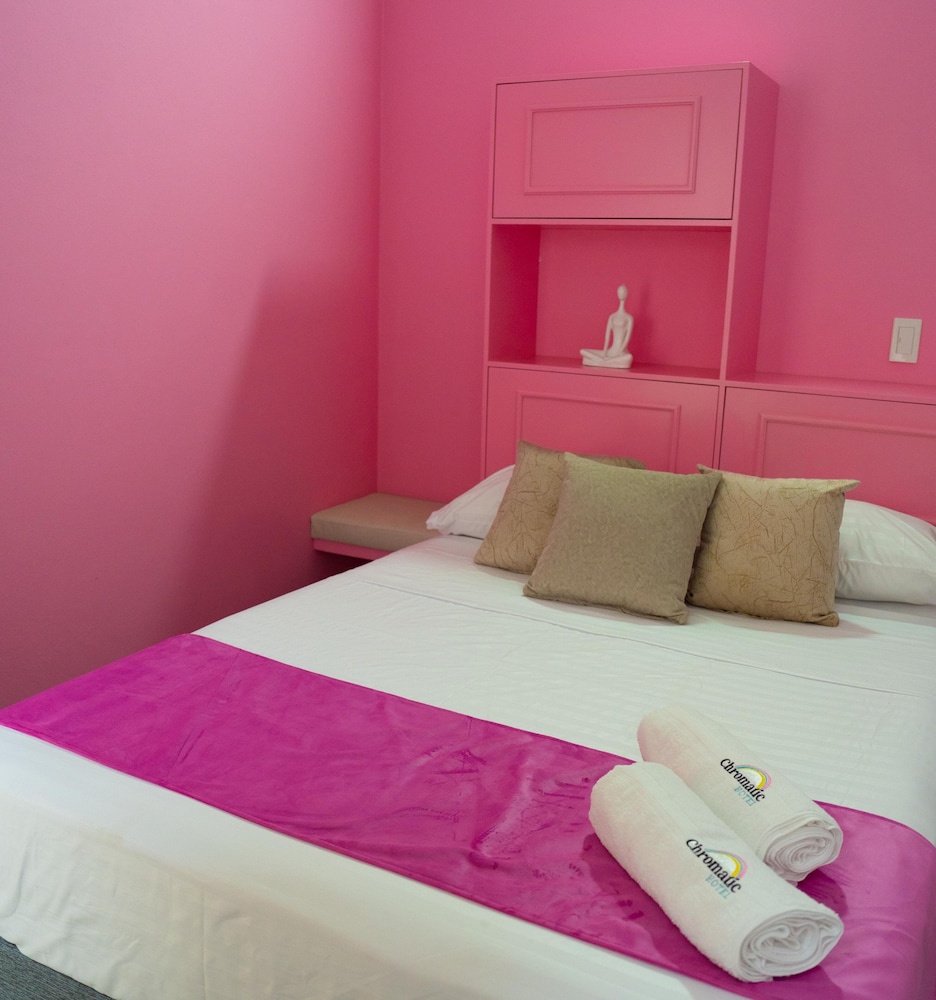 Hotel Chromatic 15/50