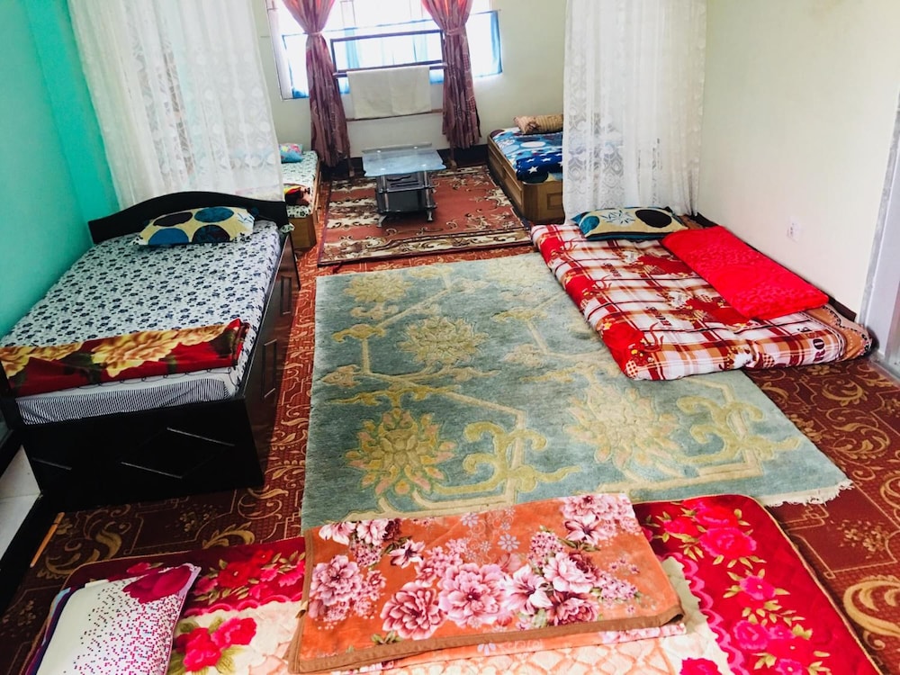 Sara's Backpackers Hotel 22/74