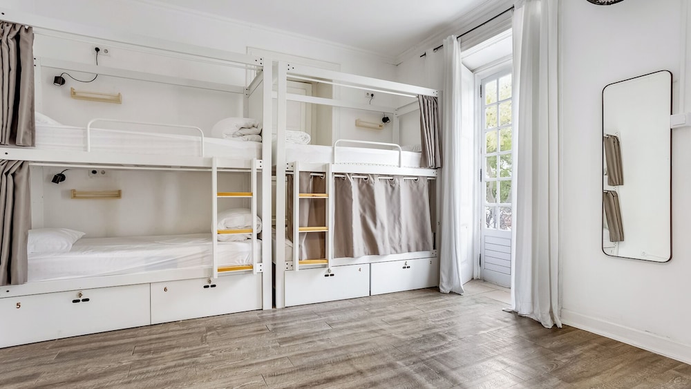 Female Dorm, Female Only, 4 Bunk Beds