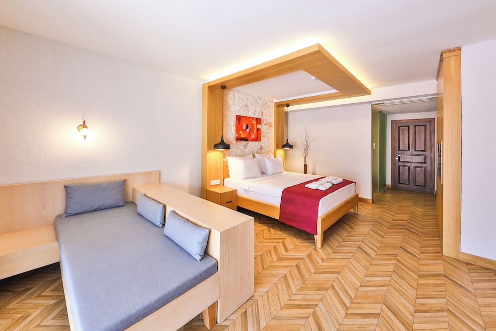 Atalante Hotel 17/50