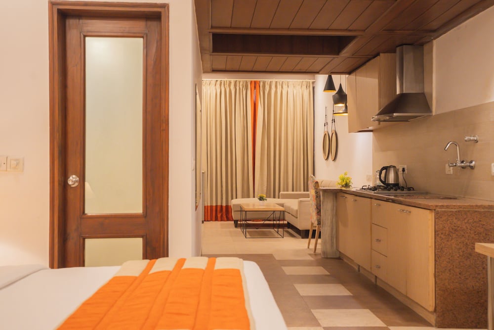 Ahuja Residency Parklane 14/50