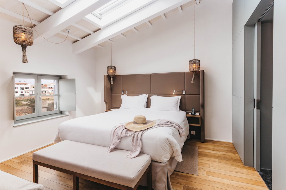 2 BEDROOMS, SUITE