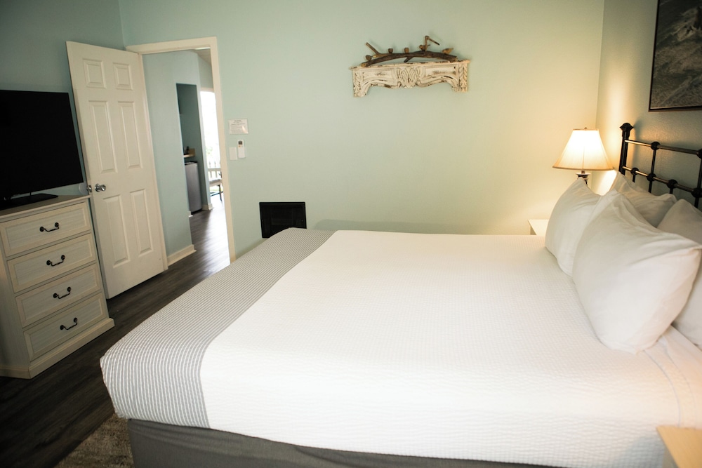 Sea Otter Inn 14/63