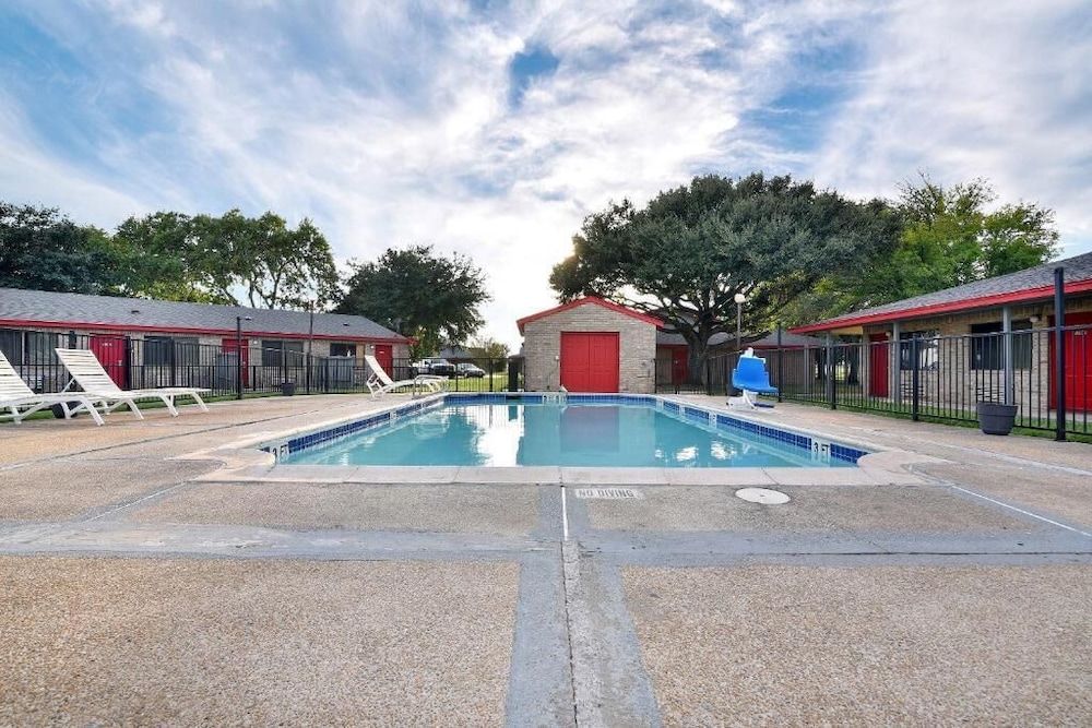 Americas Best Value Inn Lockhart TX (ex OYO Hotel) 36/40