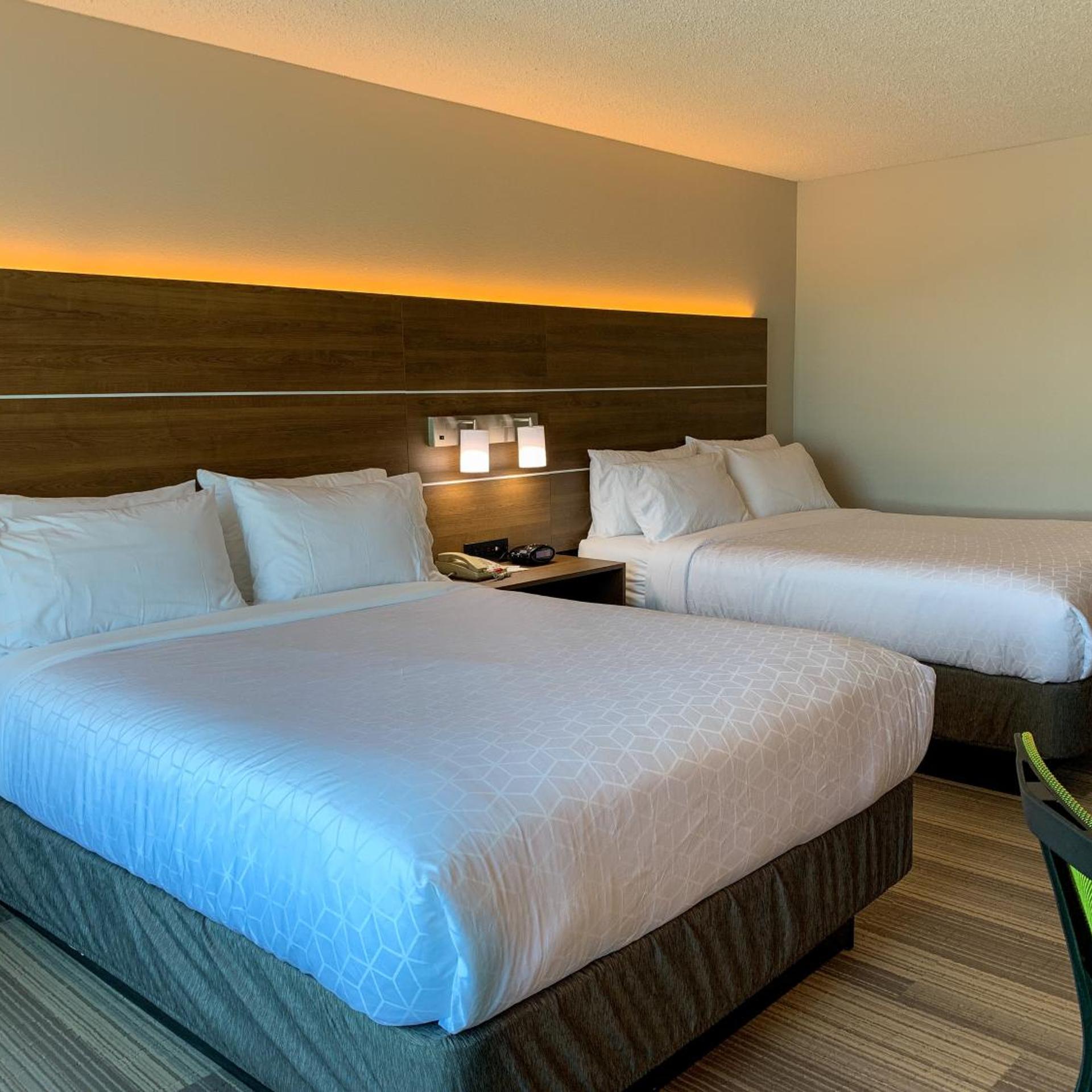 Room, 2 Queen Beds, Bathtub, Accessible