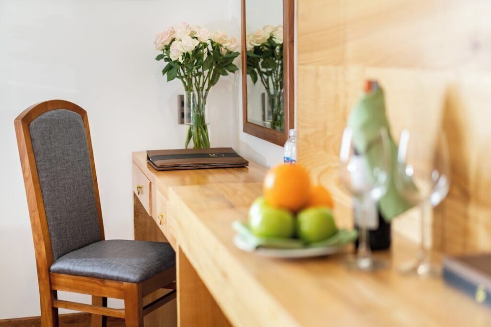 Sunny Ocean Hotel & Apartment 54/71