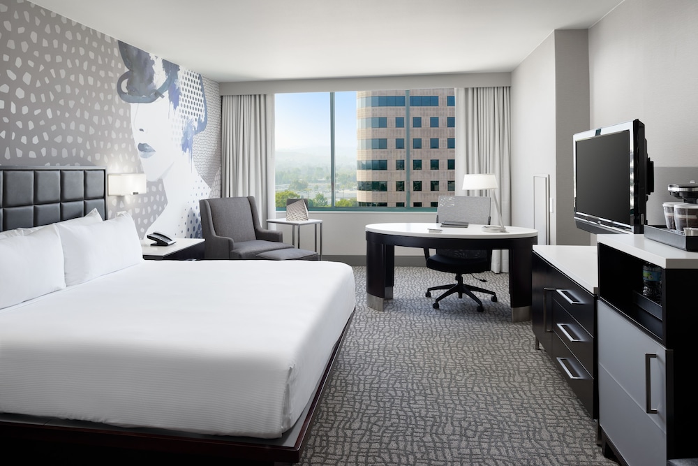 Hilton Woodland Hills Los Angeles 19/67