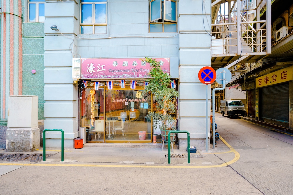Hou Kong Hotel 25/28