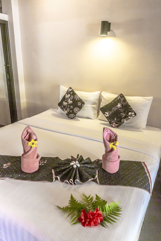 LANTA PEARL BEACH RESORT 55/78
