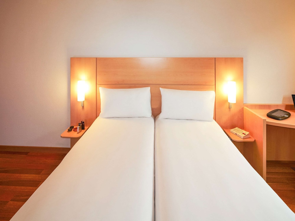 ibis London Thurrock M25 24/64