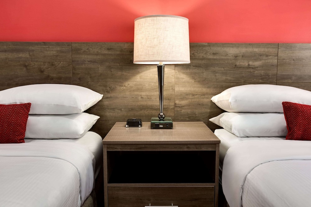 Ramada by Wyndham Oakland Downtown City Center 18/42