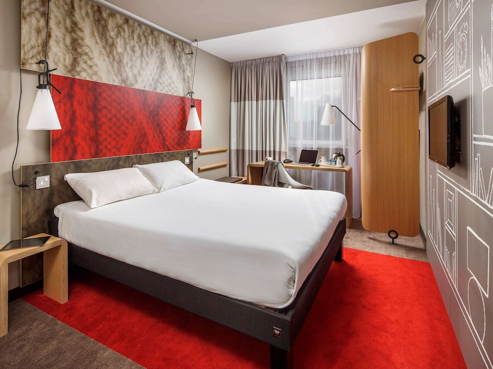 Sweet, Family, 1 Double and 1 Single Bed، Ibis London Barking 3/7