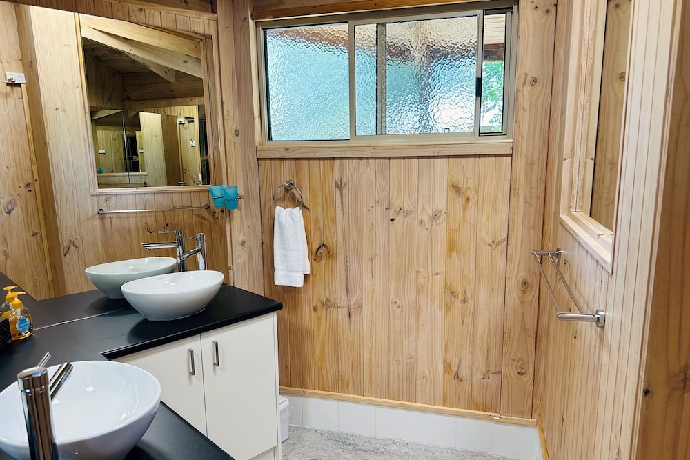 GRAMPIANS CHALETS 48/50
