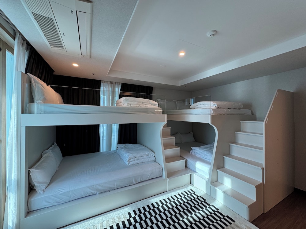 BUNKER, FAMILY SUITE, OCEAN