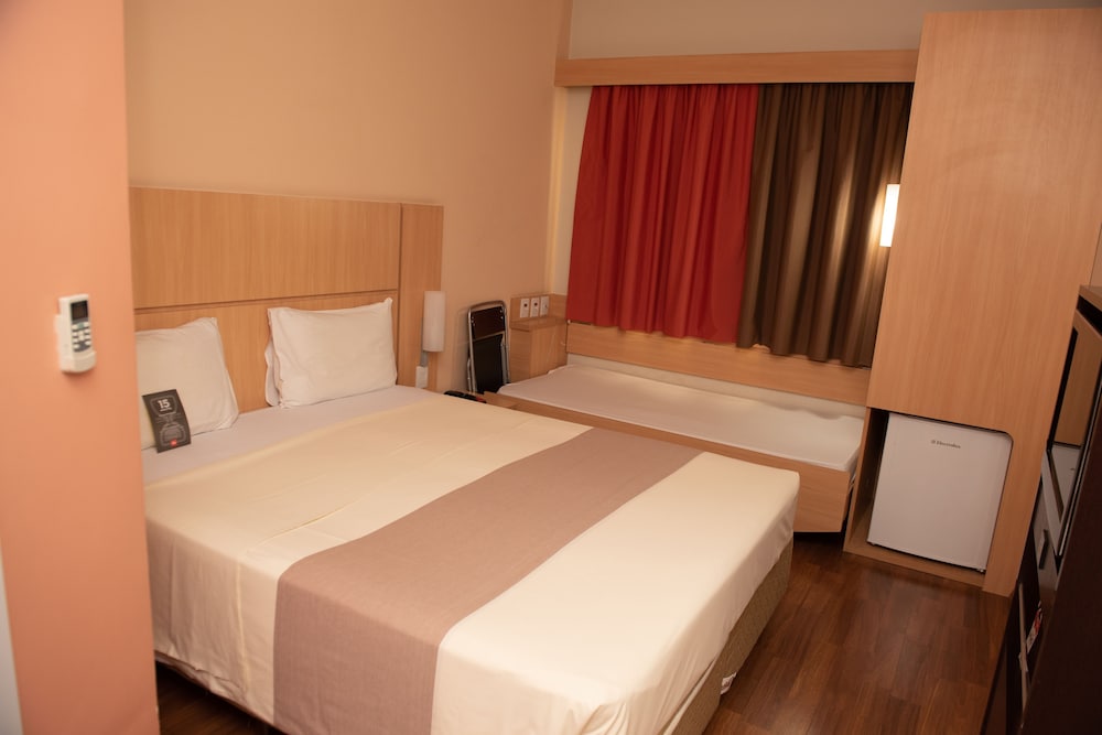 Standard, 1 Double and 1 Single Bed