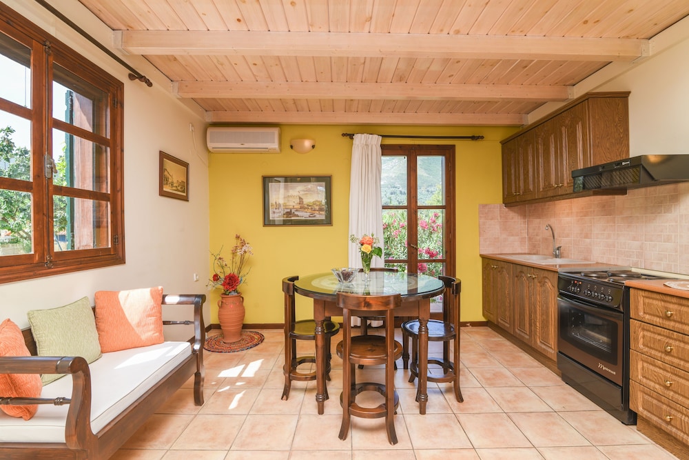 Villas Therianos 24/38