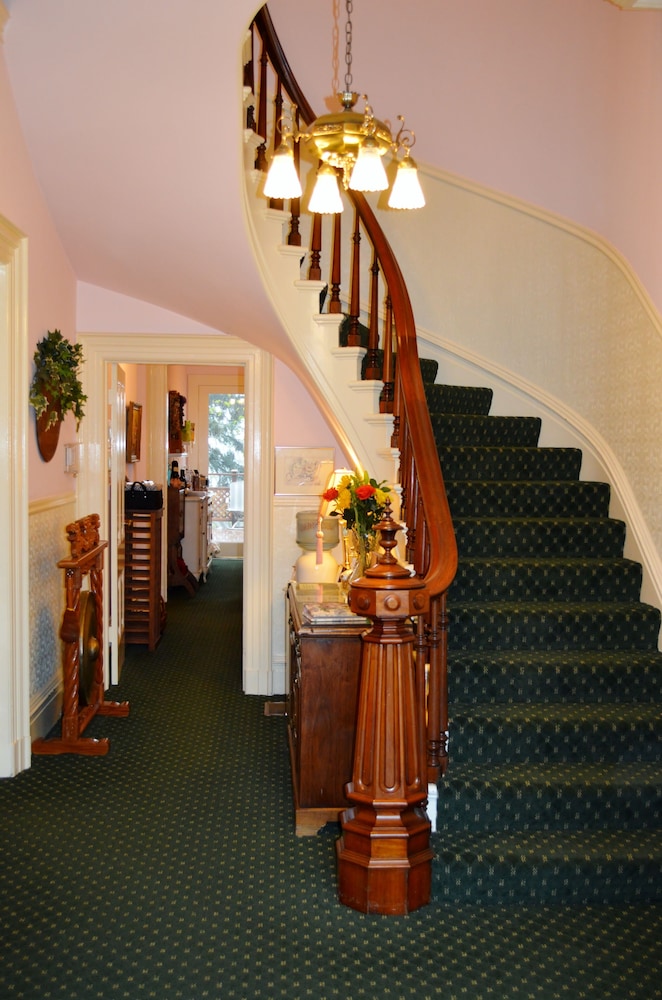 The Gables Wine Country Inn 21/50