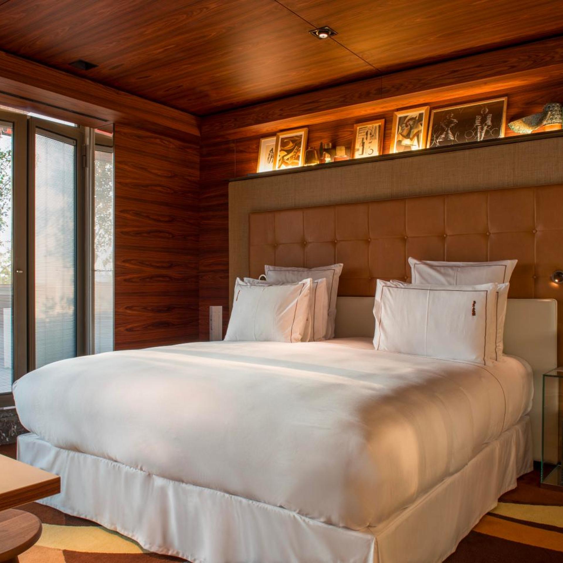 Suite, Eiffel View