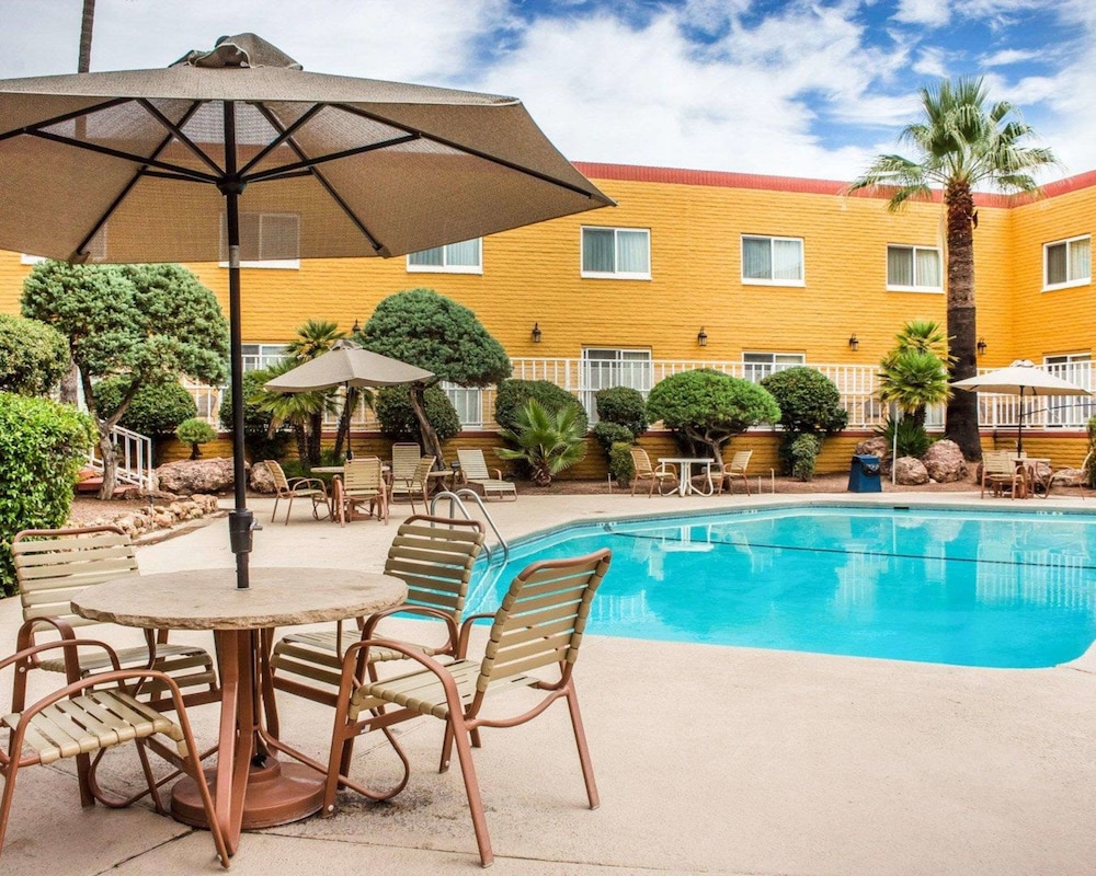 Hotel Americana Nogales, AZ 2/41