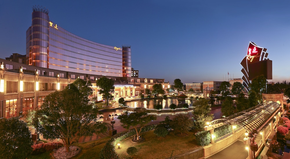 Royal International Hotel 4/60