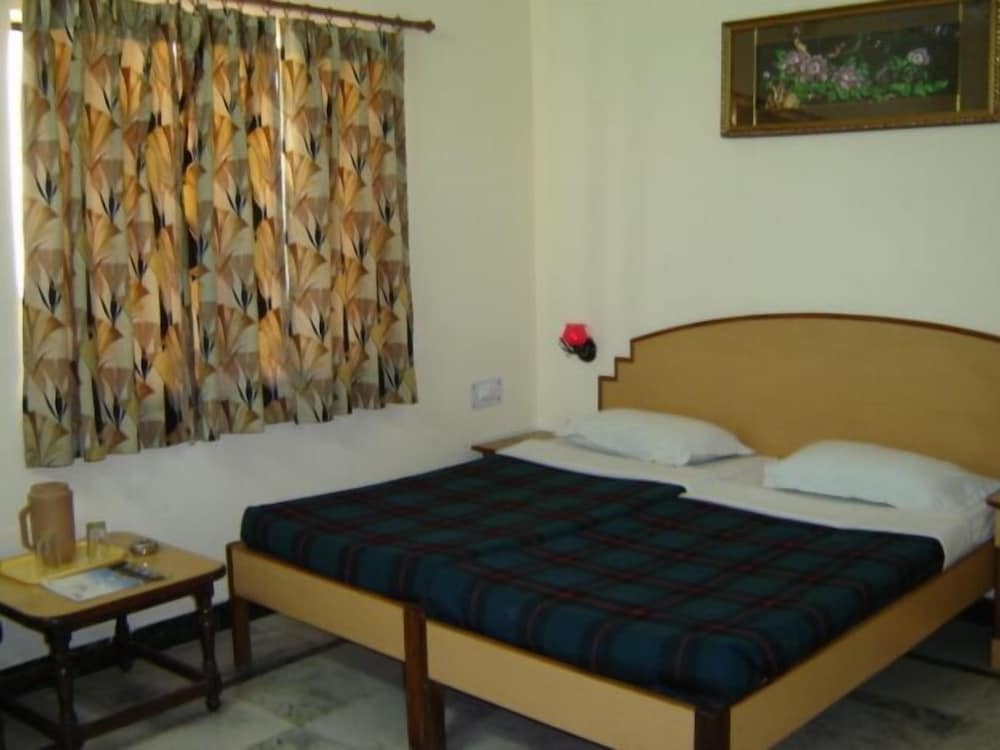 غرفة قياسية بسرير كينج، TAJ PLAZA HOTEL 9/10