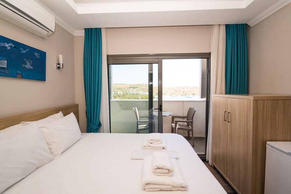غرفة قياسية بسرير مزدوج بإطلالة على البحر، M Suite Hotel 3/10