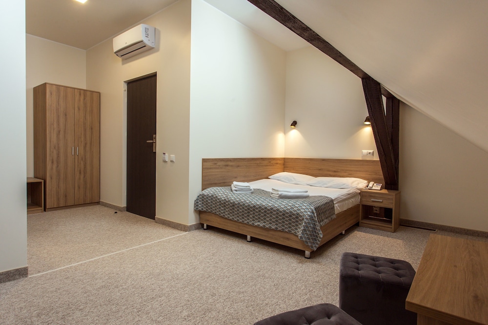 Old Town Trio Hotel 12/54