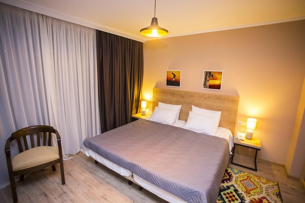 Hotel N16 14/48
