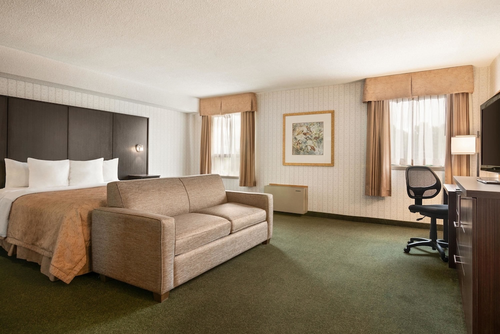 Days Inn by Wyndham Renfrew Conference Centre 12/27