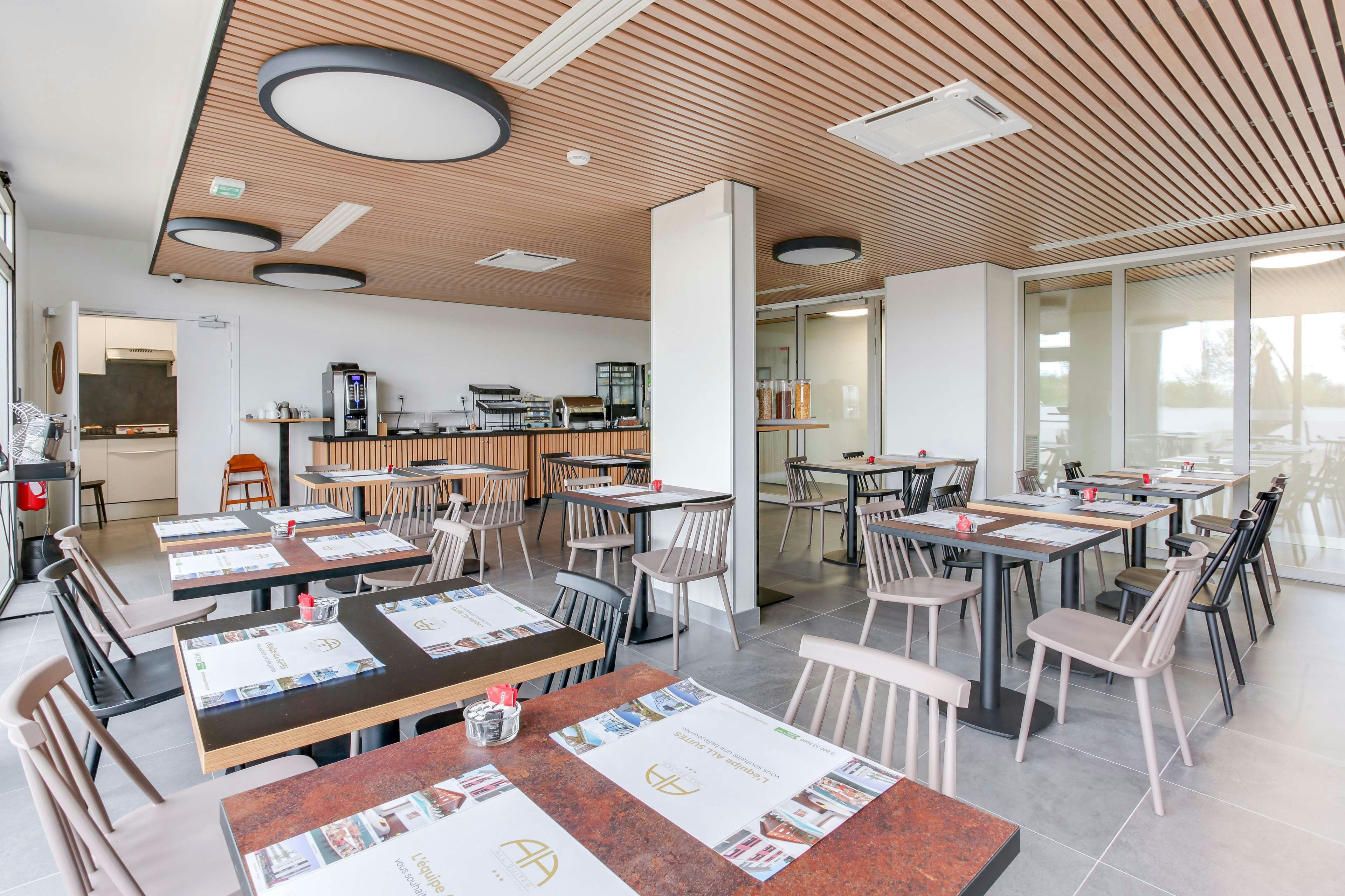 All Suites Appart Hotel Palaiseau - Massy TGV 33/41
