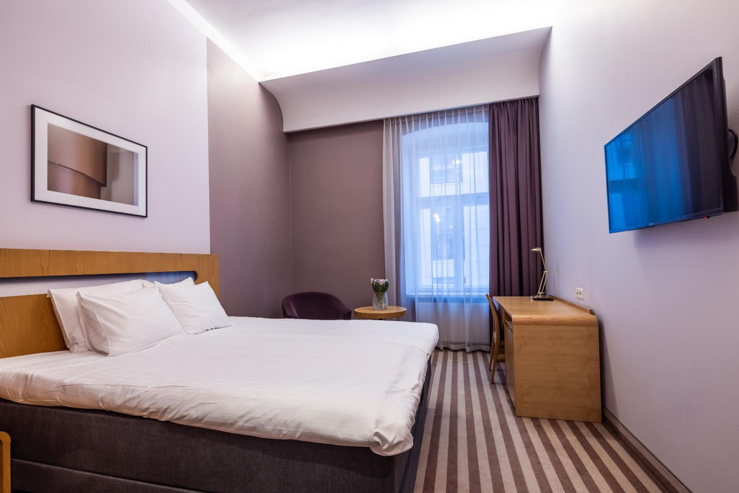 Room, Single