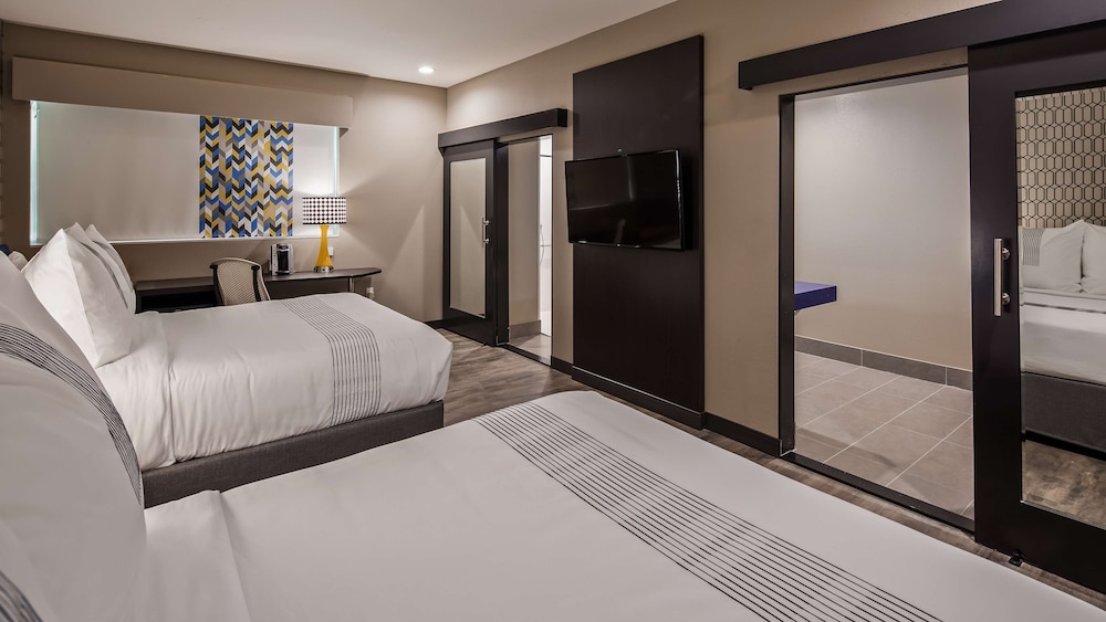 Glo Best Western Tulsa-Catoosa East Route 66 17/29