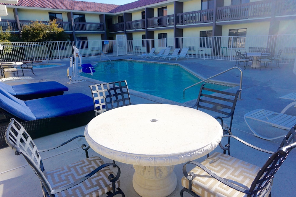 Rodeway Inn And Suites Heritage 46/69