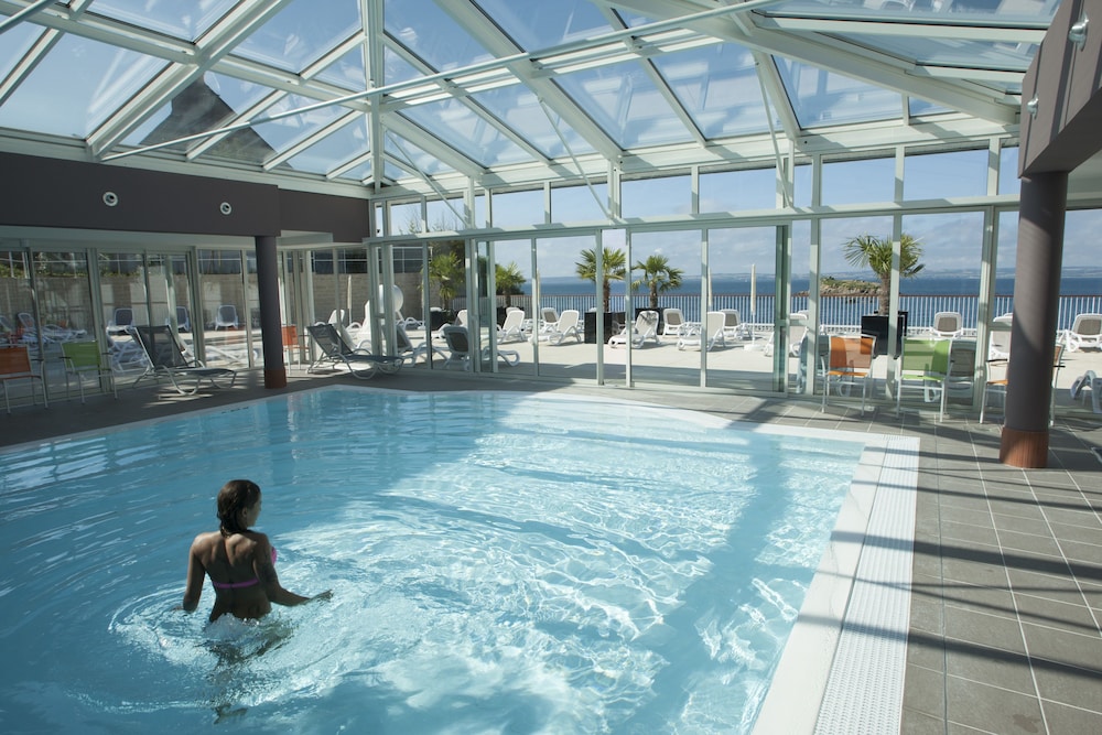 swimming pool spa
