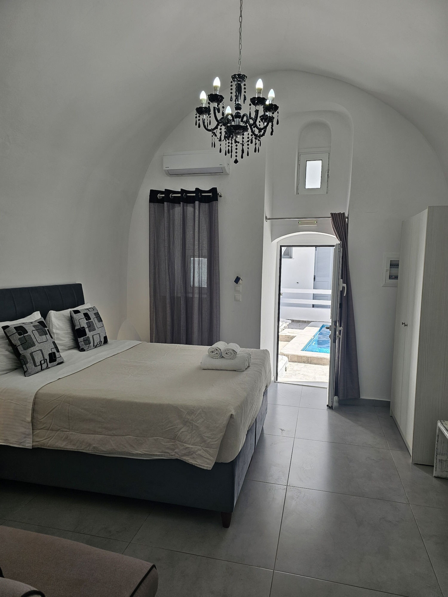 SUPERIOR, DOUBLE BED, POOL VIEW