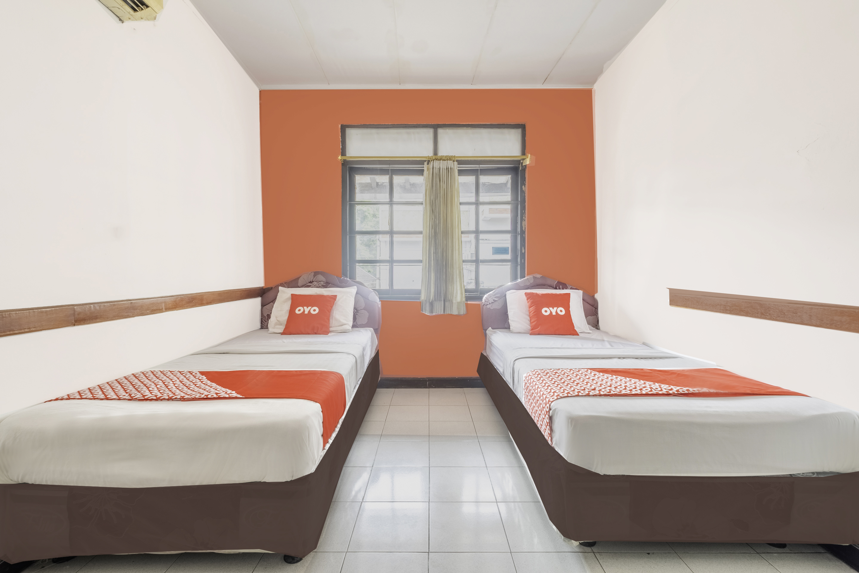 OYO 1945 Hotel Bali Near RS Muhammadiyah 14/53