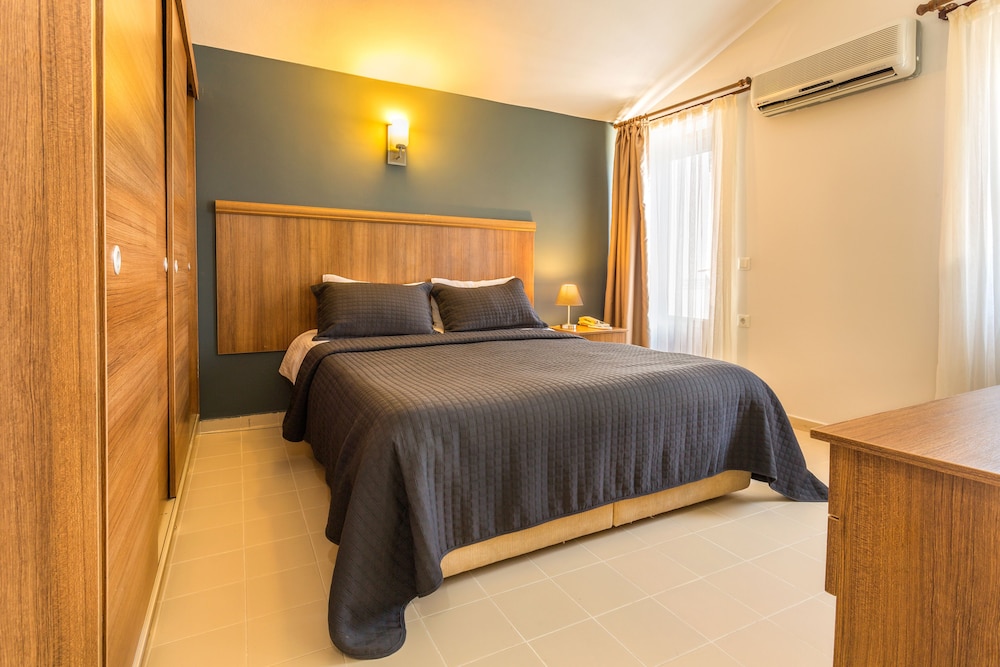 EXECUTIVE, QUEEN BED, SEA VIEW