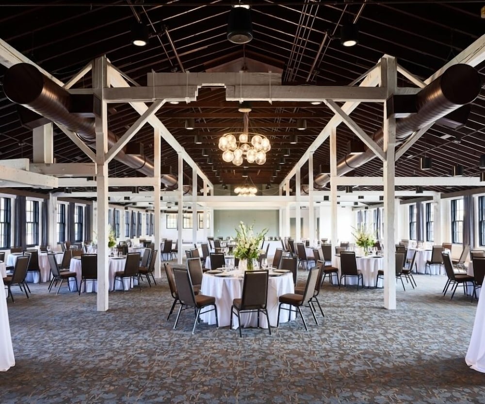 The Confluence Hotel 28/34