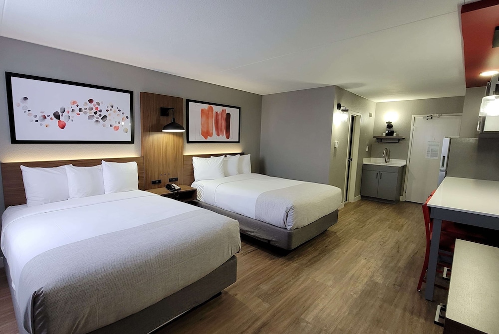 Hawthorn Suites by Wyndham Wichita Airport 12/44