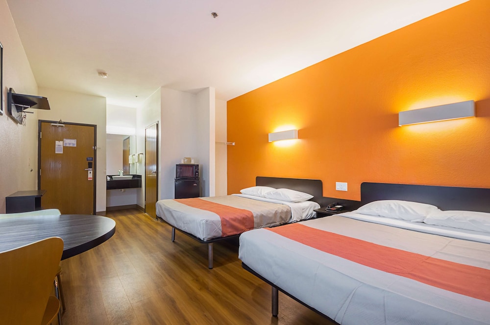 Motel6 Irving, TX - Irving DFW Airport South 9/25
