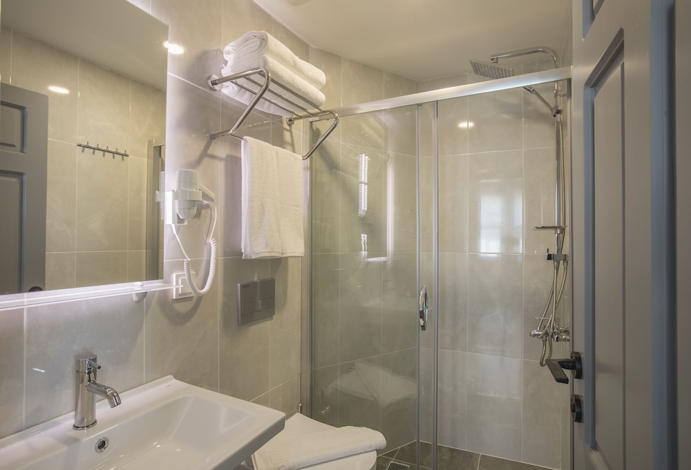 Comfort Suites 47/48